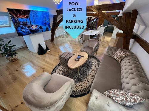 La Luna Royal Deluxe Luxury House with Pool & Jacuzzi, Bikes and Secured Parking