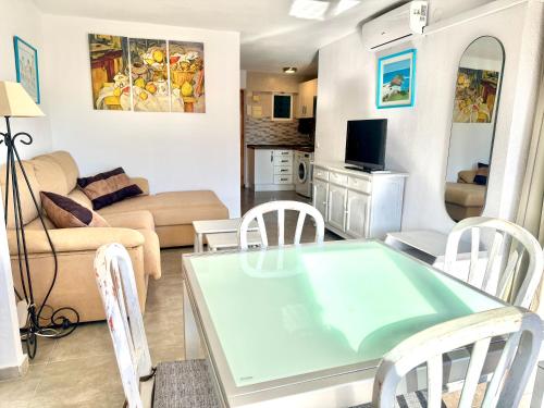 Two-Bedroom Apartment with seasonal pool at MobyDick
