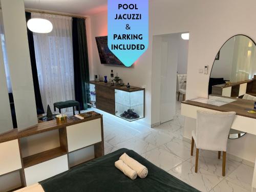 La Luna Premium Deluxe Apartment with Pool & Jacuzzi, Bikes and Secured Parking