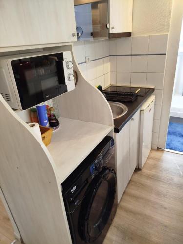 BAIL MOBILITÉ 30 NUITS MINIMUM Chambre privée dans un appartement partagé, à 200m des Champs Elysees et de l'Arc de Triomphe
