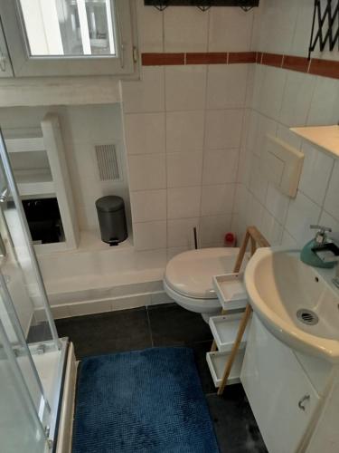 BAIL MOBILITÉ 30 NUITS MINIMUM Chambre privée dans un appartement partagé, à 200m des Champs Elysees et de l'Arc de Triomphe