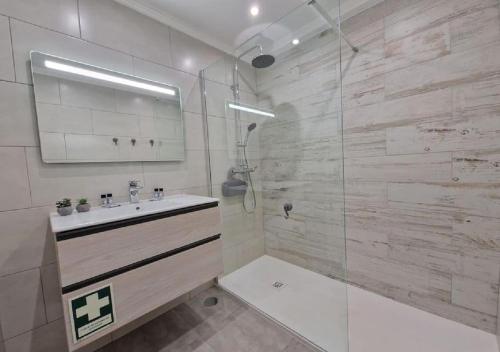 Modern flat with sea view and direct beach access