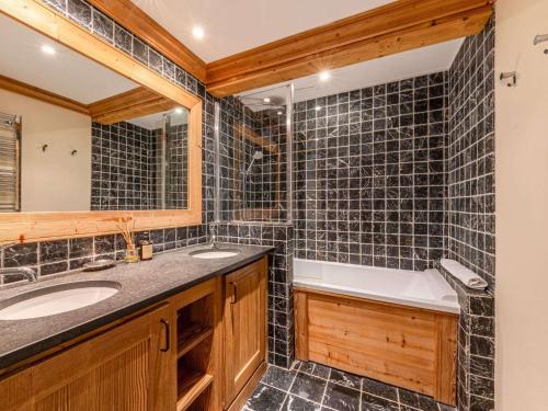 Prestigieux appartement de 140m² aux pieds des pistes, proche village enfants, Val-d'Isère - FR-1-694-114 photo 3