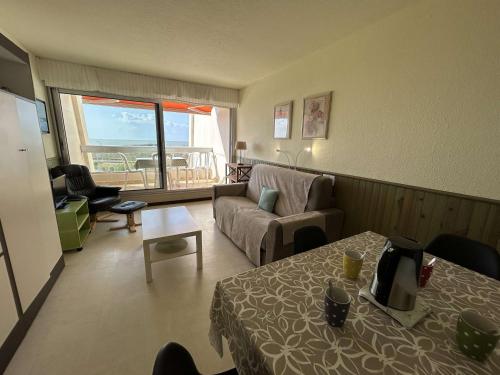 Studio cabine 4 pers avec balcon, parking et animaux admis à 50m de la plage - FR-1-224C-142