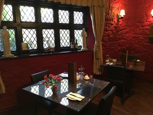 Φωτογραφία από το άλμπουμ του The Oxenham Arms Hotel Devon σε South Zeal