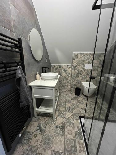 a bathroom with a sink and a mirror at Šťastná 118 in Sněžné