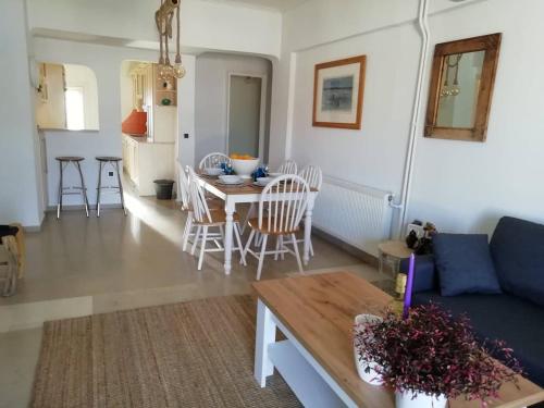 Dreambox Apartment Corinthos