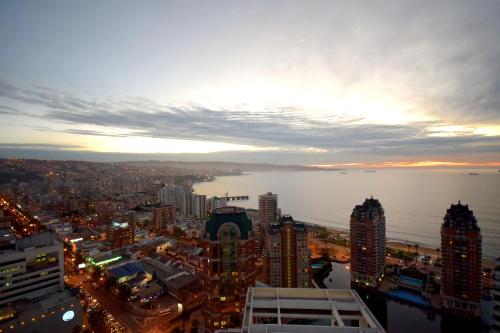 a view of a city with a large body of water at Departamentos Alto Libertad in Viña del Mar