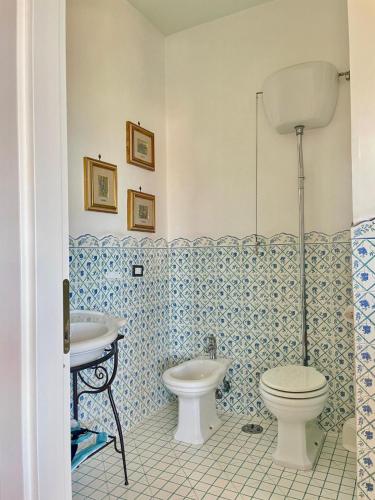 a bathroom with a toilet and a sink at Villa Rosa in Torre del Greco