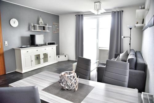 a living room with a dining room table and chairs at Lagunenstadt am Haff - Fewo 34 Palstek in Ueckermünde