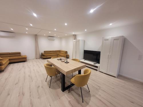 Charming Annecy Old Town Apartment, steps away from the Lake