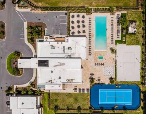 Elegant Home w 3 En Suites & Breathtaking View photo 42