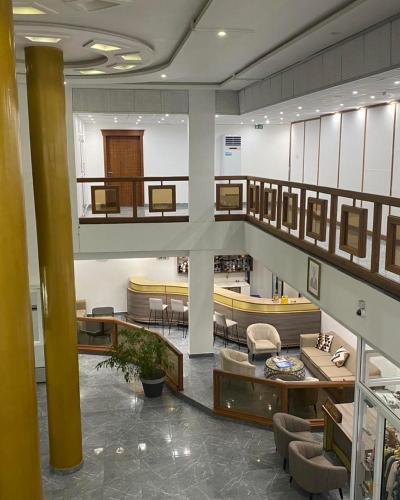 a large lobby with aasteryasteryasteryasteryasteryasteryasteryasteryasteryasteryastery at Hôtel Copacabana Kribi in Kribi
