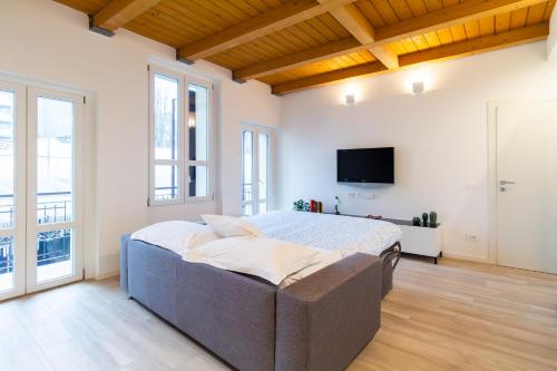 Milano East Apartments by Habyto