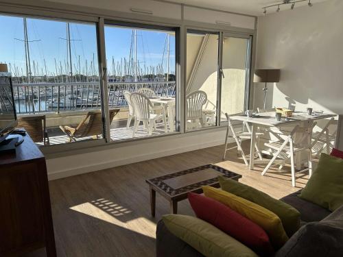 Appartement Climatisé 6 pers avec Terrasse et Piscine à Port Camargue
