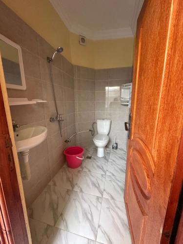 a bathroom with a toilet and a sink at Apparemment tafoukt in Tafraout