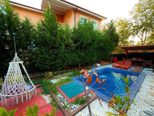 Mansion with private pool in Sapanca