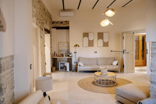a living room with a couch and a table at B&B Il Belvedere 2 in Guardialfiera