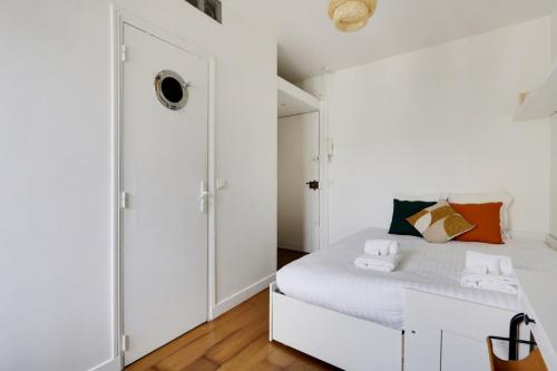 Canal St Martin Lovely Room