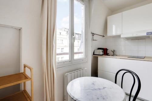 Canal St Martin Lovely Room