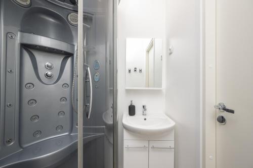 a bathroom with a shower and a sink at loond Stay- Kehra Ärimaja in Kekra