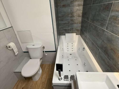 Appart rénové 8 pers avec piscine, jacuzzi et sauna aux Orres - FR-1-322-484