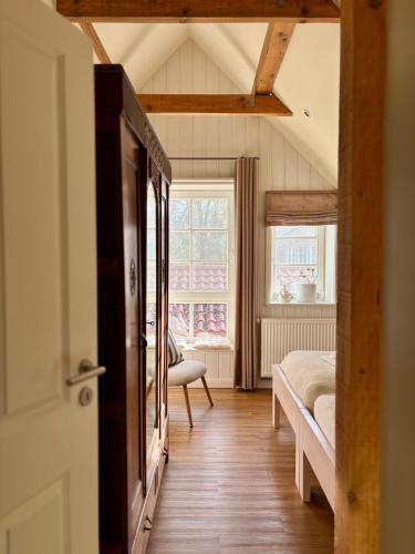 a bedroom with a bed and a window at Ferienwohnung Gänhauk 16 in Löningen