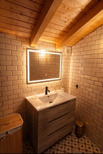 a bathroom with a sink and a mirror at Casa Martinho & Neves in Seia