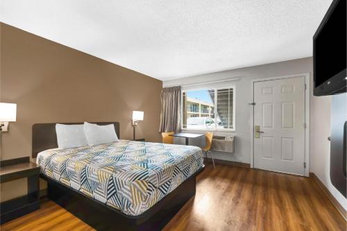 a hotel room with a bed and a window at Motel 6 - Motel 6 Portland, OR - Downtown in Portland