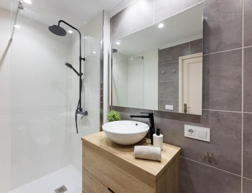 a bathroom with a sink and a mirror at Mar Blau in Port d'Alcudia