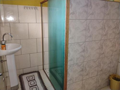 a bathroom with a shower and a sink at Recanto Sebold in Guaratuba