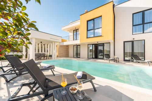 Luxury Villa - FOR GIFT