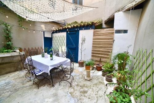 Cosy Traditional Old Stone Townhouse in Bastide