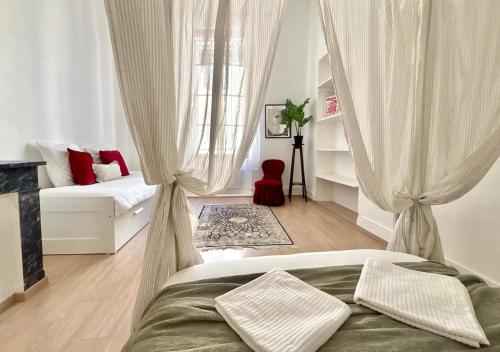 Cosy Traditional Old Stone Townhouse in Bastide