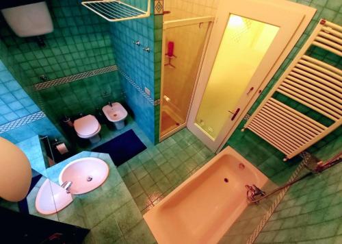 an overhead view of a bathroom with a tub and two toilets at VelaMar in Trieste