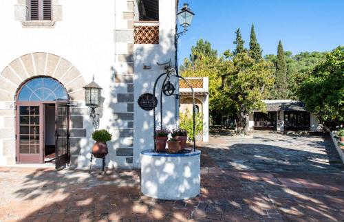 Unique 16th-Century Masia, Pool & Private Events