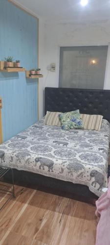 a bed in a room with a bed sidx sidx sidx at Hospedaje JyH in Paso de los Libres