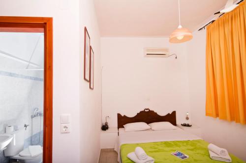 A bathroom at Birds Villa Apartments - Including Car Rental