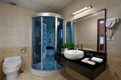 Vonios kambarys apgyvendinimo įstaigoje Center Hotel Bac Ninh