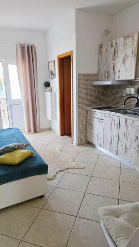 a room with a kitchen with a bed and a counter at Apartment Melani in Vir