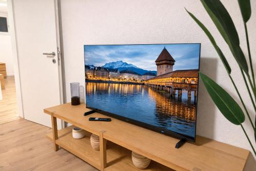 Central 3-Room Apartment in Luzern for up to 6 Guests