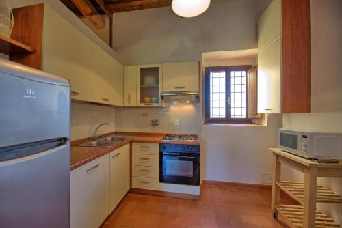 Dapur atau dapur kecil di Pozzo Dei Desideri by PosarelliVillas