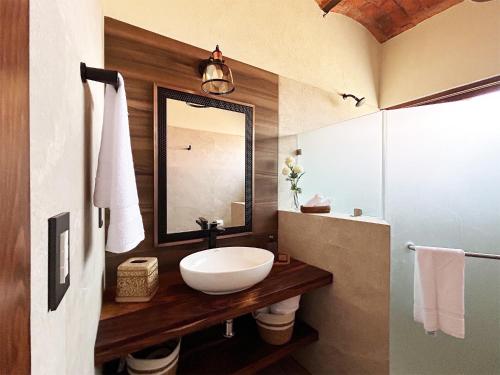 a bathroom with a sink and a mirror at Hacienda Casa Grande, suite esmeralda in Guadalajara