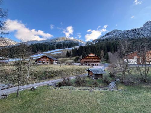 Appartement confortable près des pistes avec balcon et parking