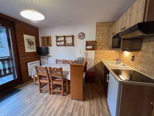 Appartement confortable près des pistes avec balcon et parking