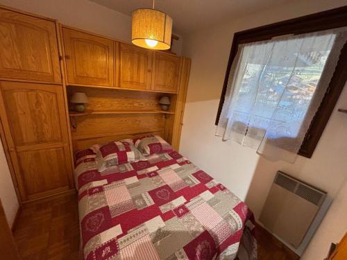 Appartement confortable près des pistes avec balcon et parking