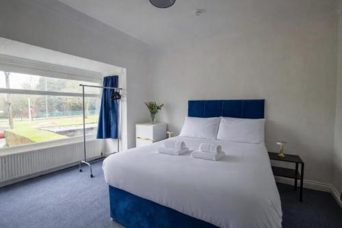a bedroom with a large bed and a large window at Airport Lodge in Sheldon