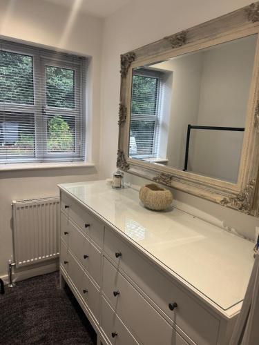a dressing room with a mirror and a dresser at Cozy bungalow in Standish