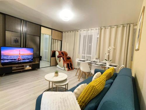 Cozy & Spacious 3BR Paris Apartment with Balconies Metro 6 Glacière