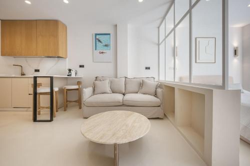 Bright Scandi-Style Studio with Stunning Garden Views